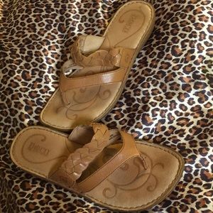 Born Leather Thong Sandals 8M